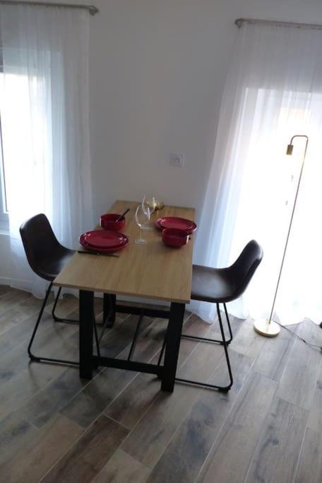 La Pierre N°6 Grand Studio Avec Clim Tartas Bagian luar foto