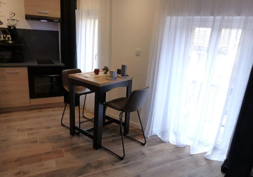 La Pierre N°6 Grand Studio Avec Clim Tartas Bagian luar foto